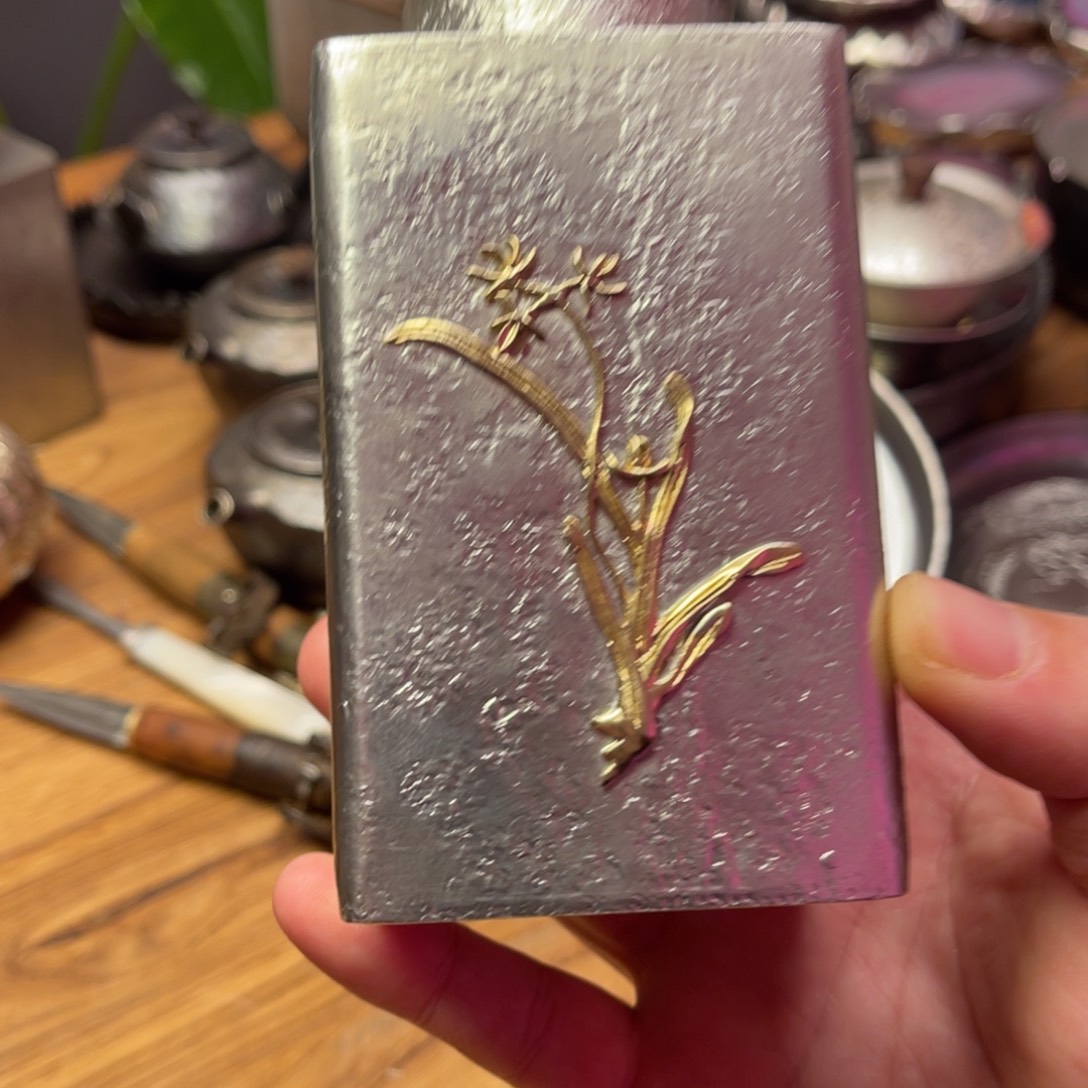 小***文足锡茶叶罐………………………………