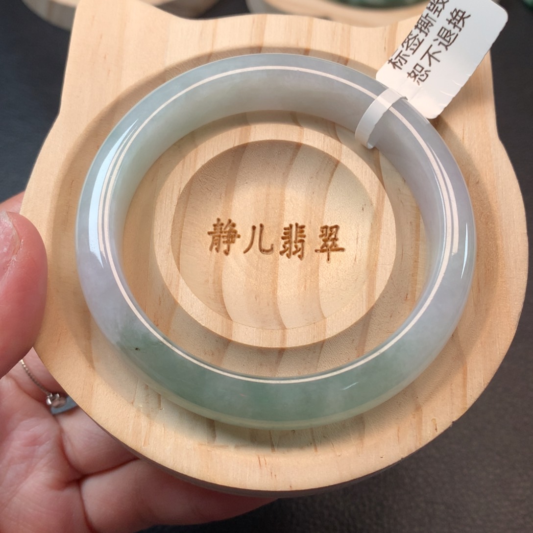 翡翠手镯未镶嵌56圈口