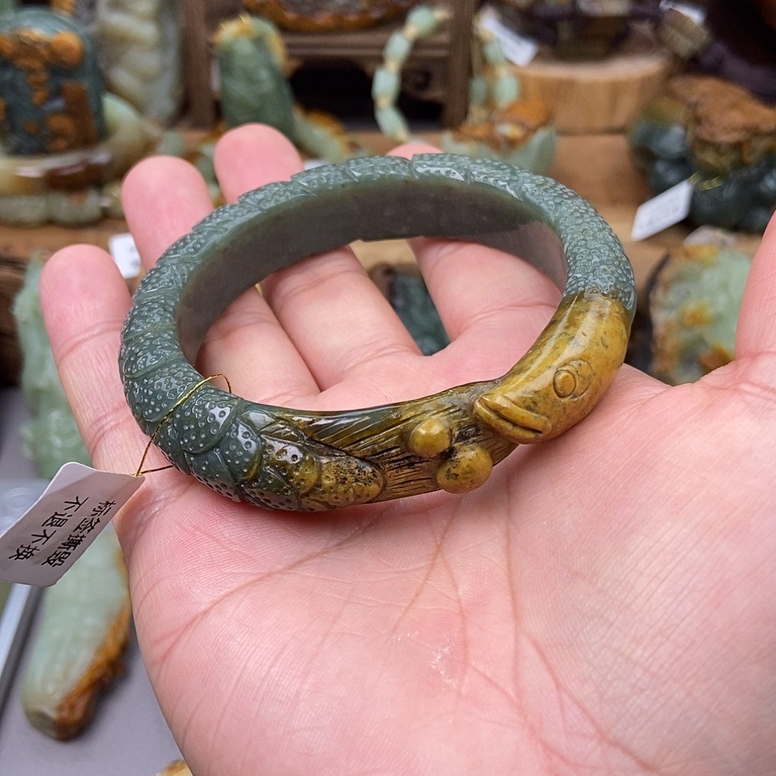 岫岩河磨玉（透闪石质玉）手镯未镶嵌彬*