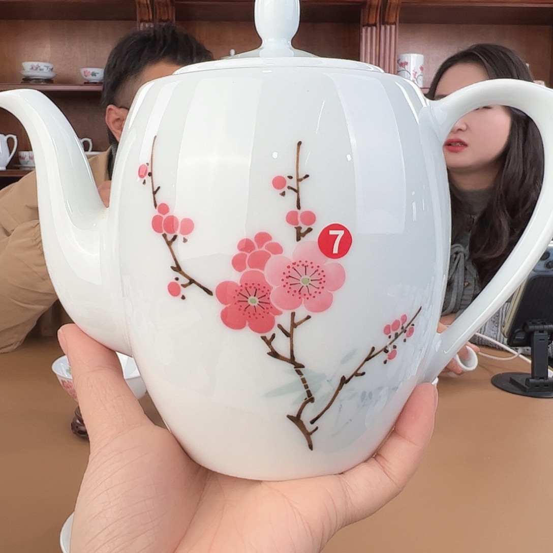 瓷翠竹红梅腰鼓壶（壶口开裂）