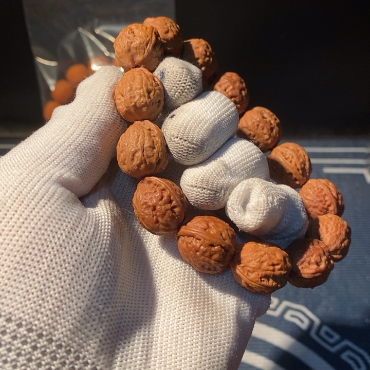文玩核桃手串……50
