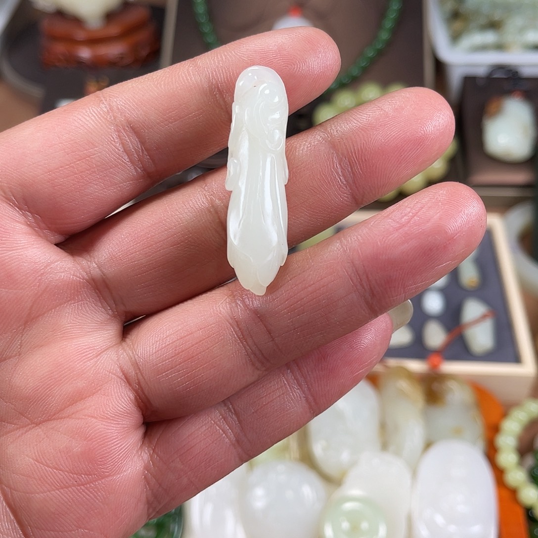 我***子和田玉未镶嵌颈饰