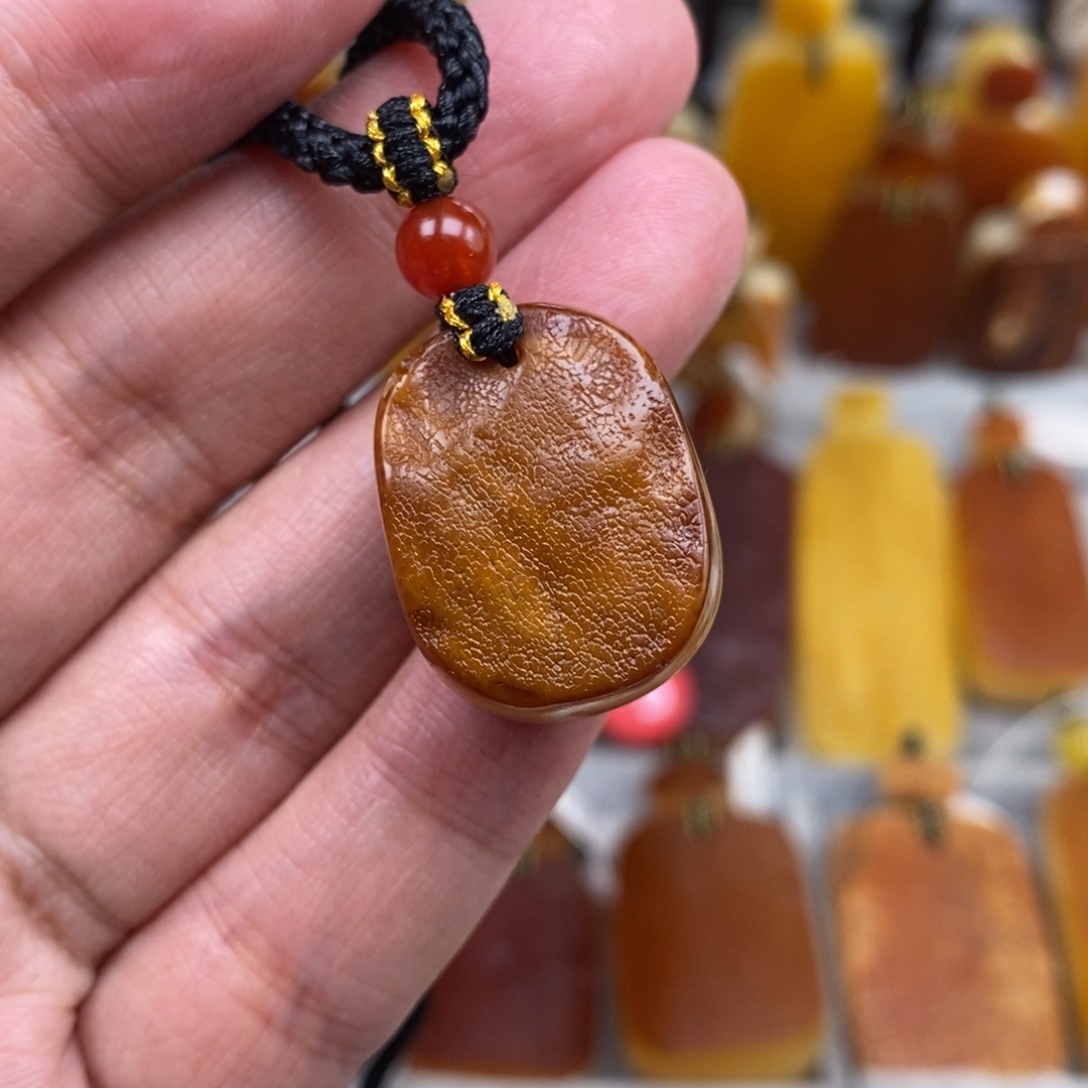 未镶嵌琥珀珠宝奇石