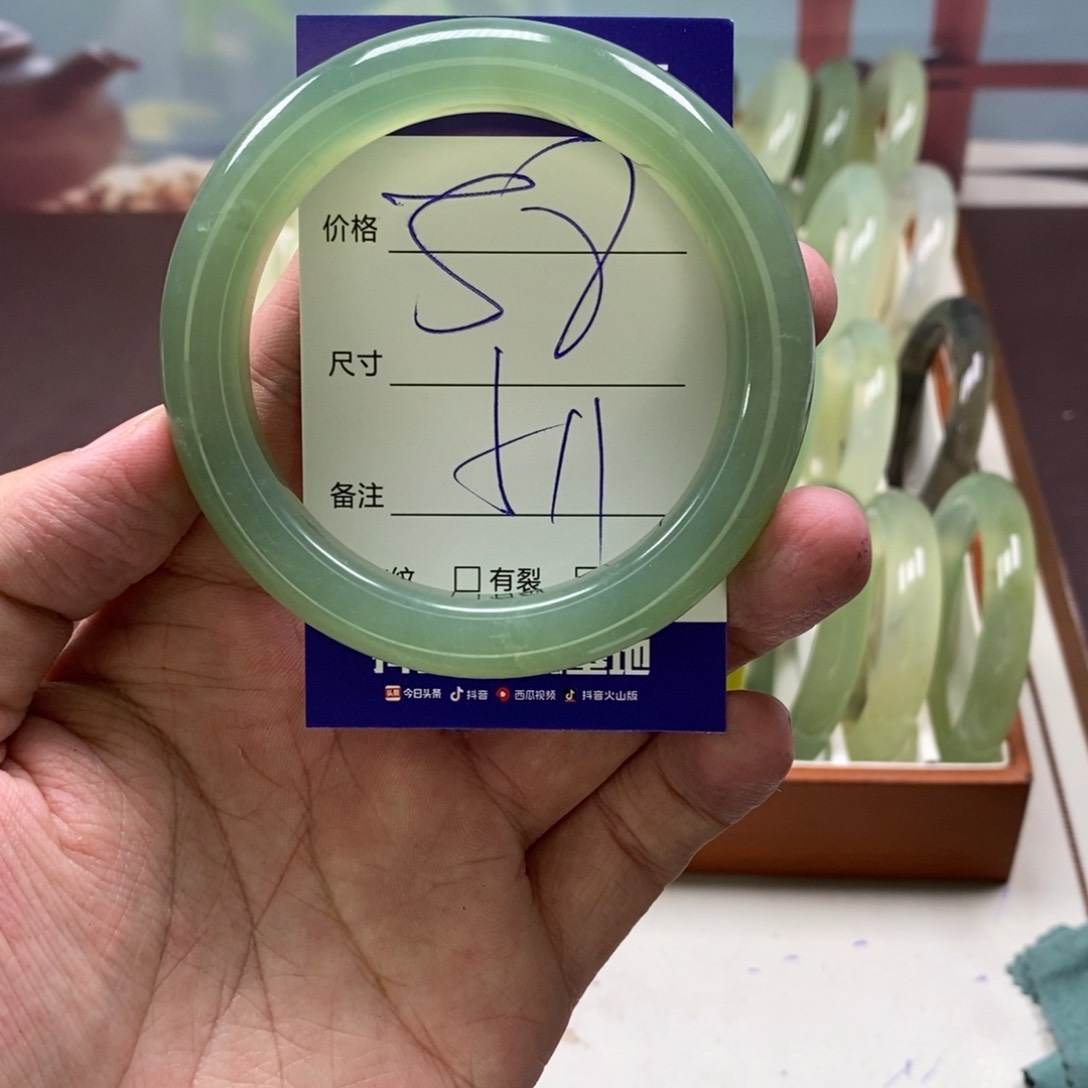 蛇纹石玉手镯未镶嵌