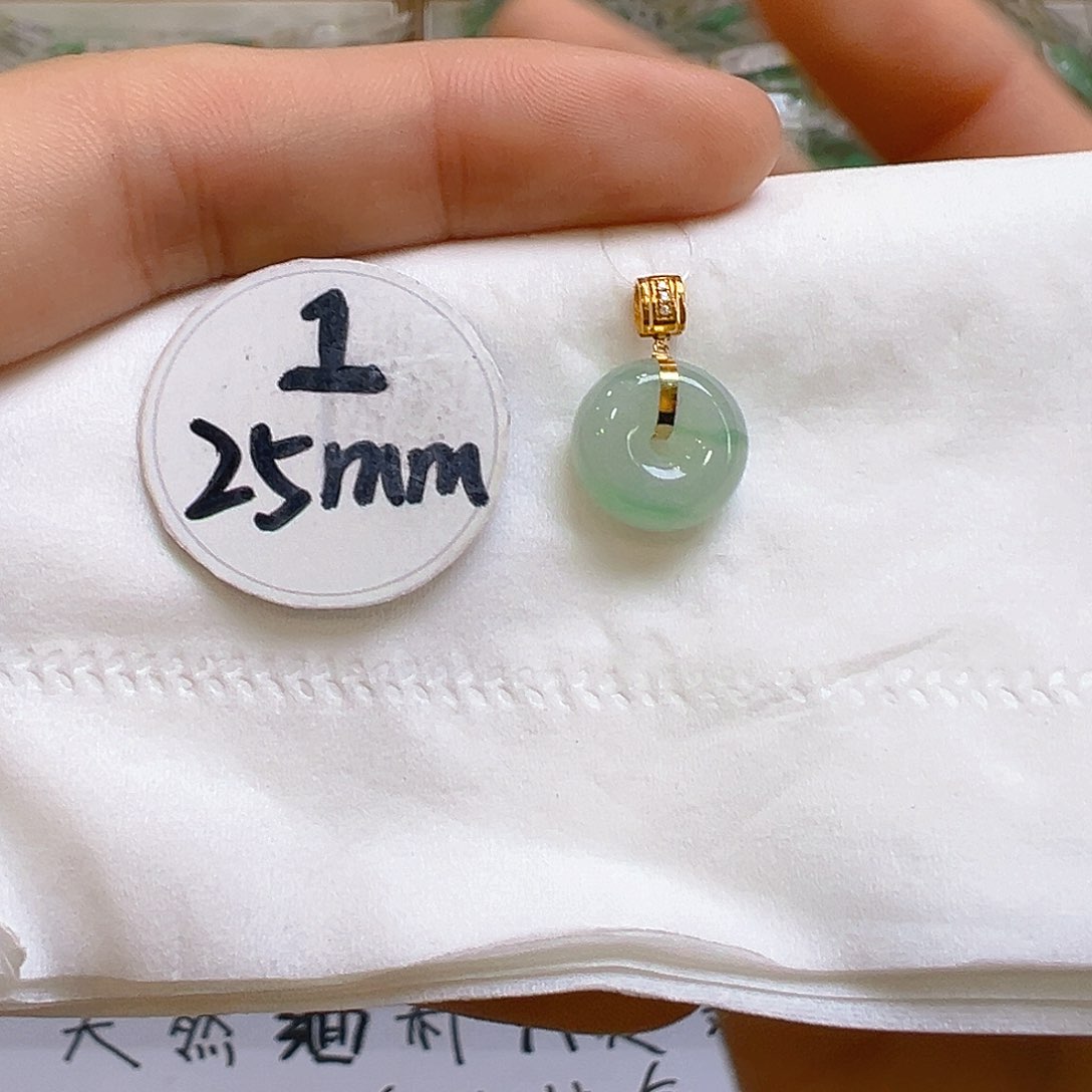 翡翠颈饰18K金镶嵌翡翠