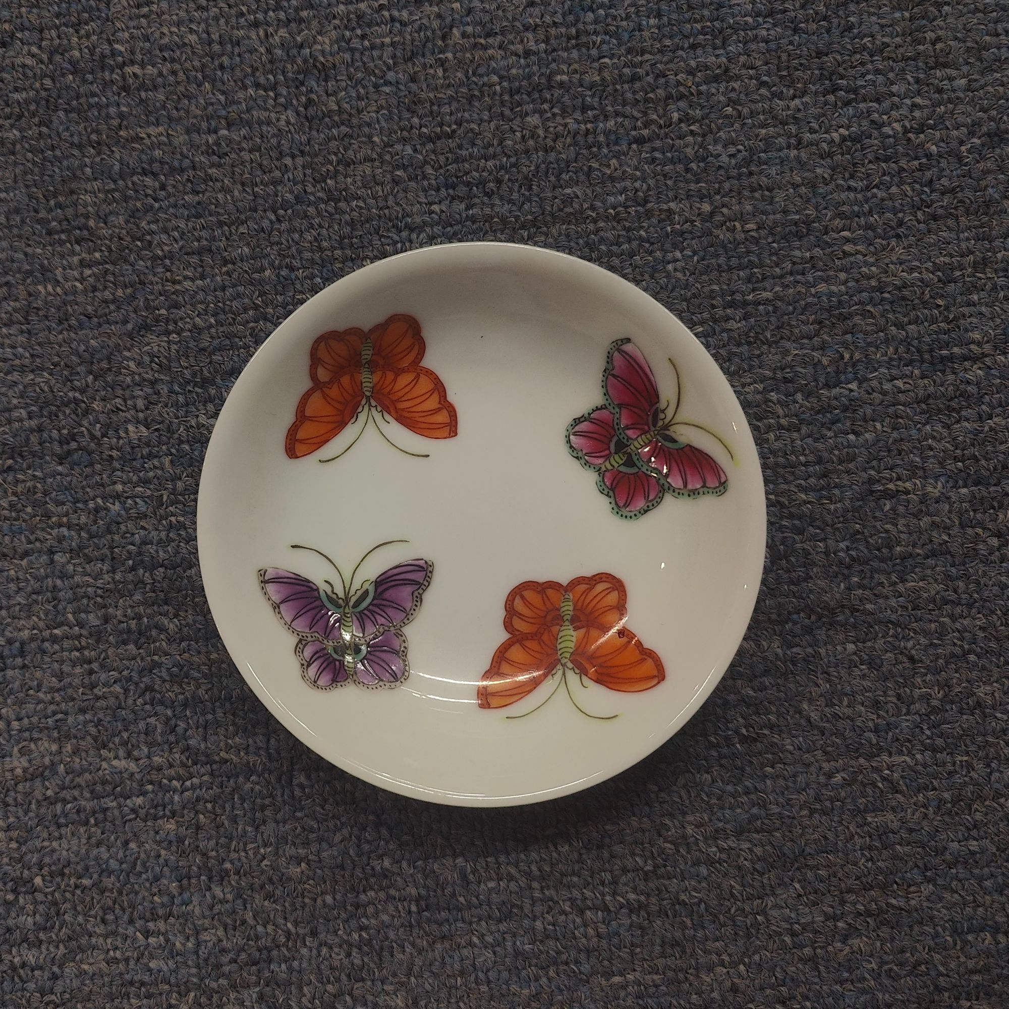 古陶瓷粉彩蝴蝶小盘