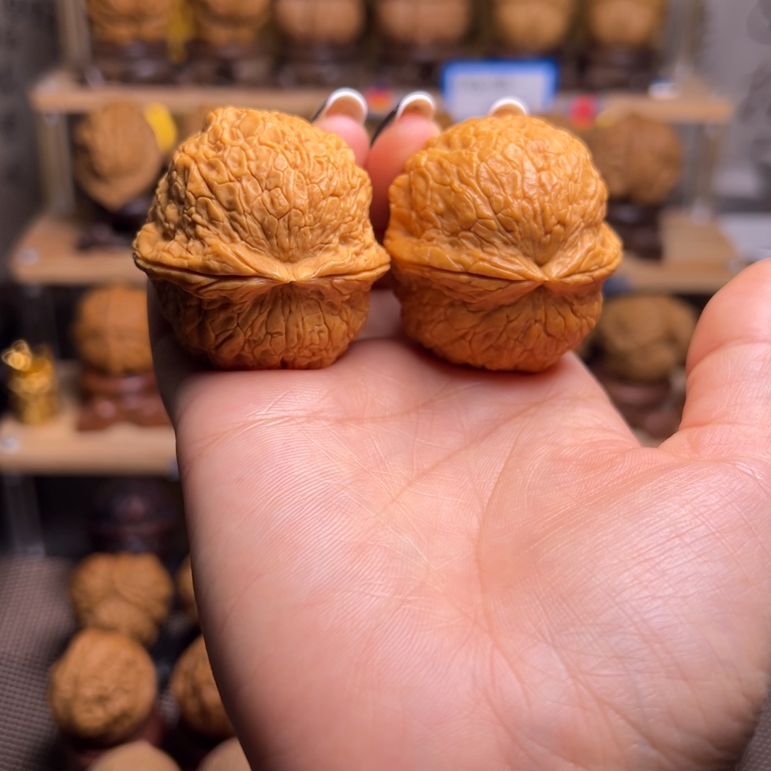 把件桃核金丝绣球H5、43……