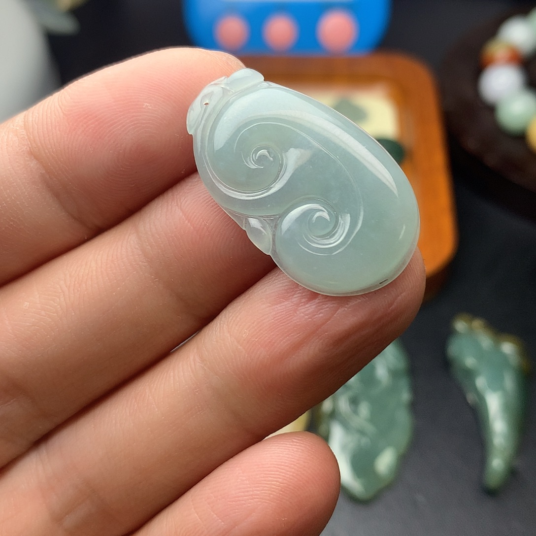 翡翠未镶嵌颈饰翡翠首饰和翡翠珠宝