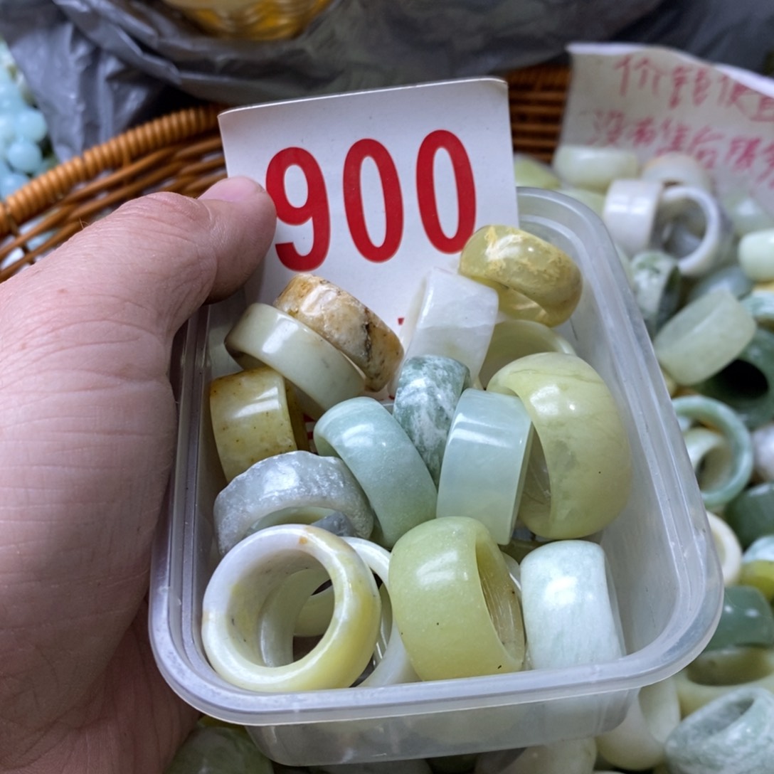 蛇纹石玉挂坠未镶嵌