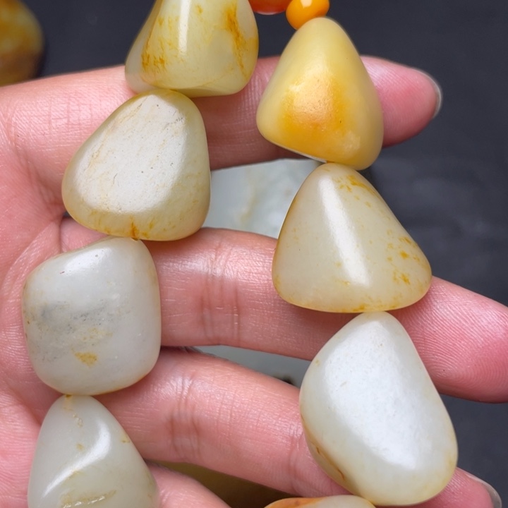 和田玉（糖玉）颈饰未镶嵌