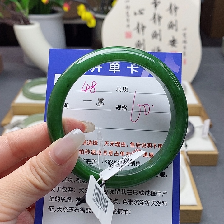 和田玉未镶嵌手镯小**?az