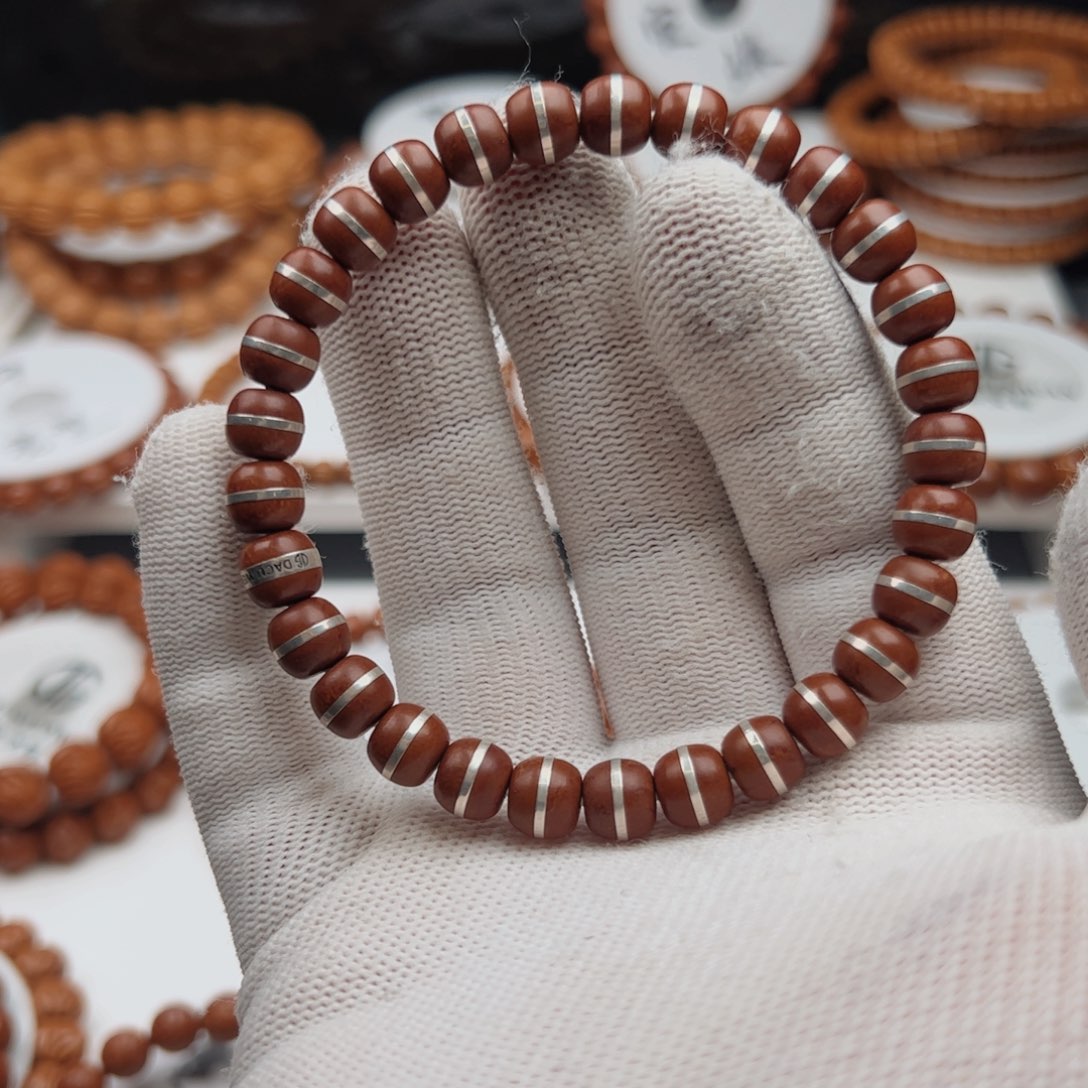 越***山吊坠桃核桃核手串