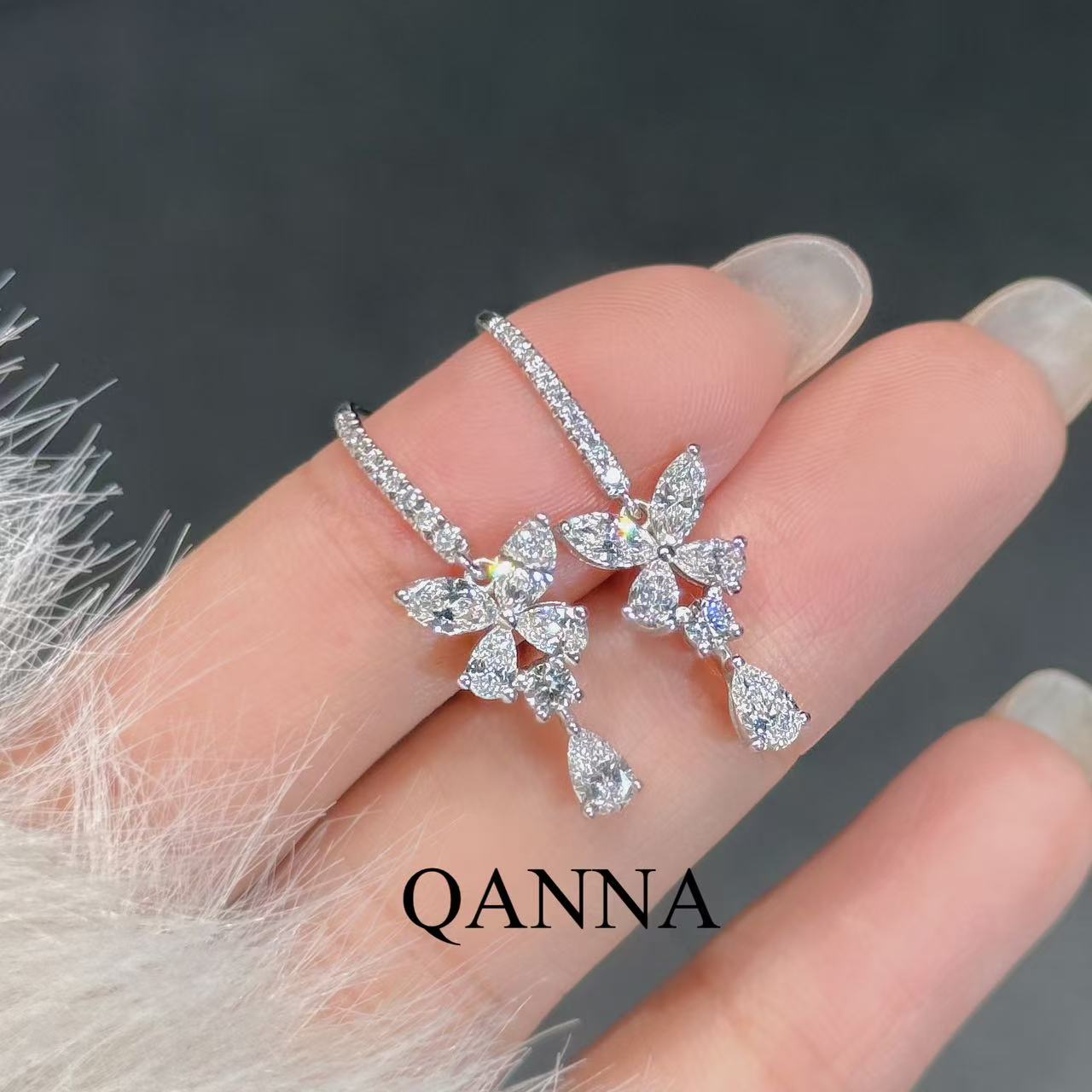 QANNA【大马眼蝴蝶】】【设计款 重金版】轻奢时尚名媛风钻石耳环AF