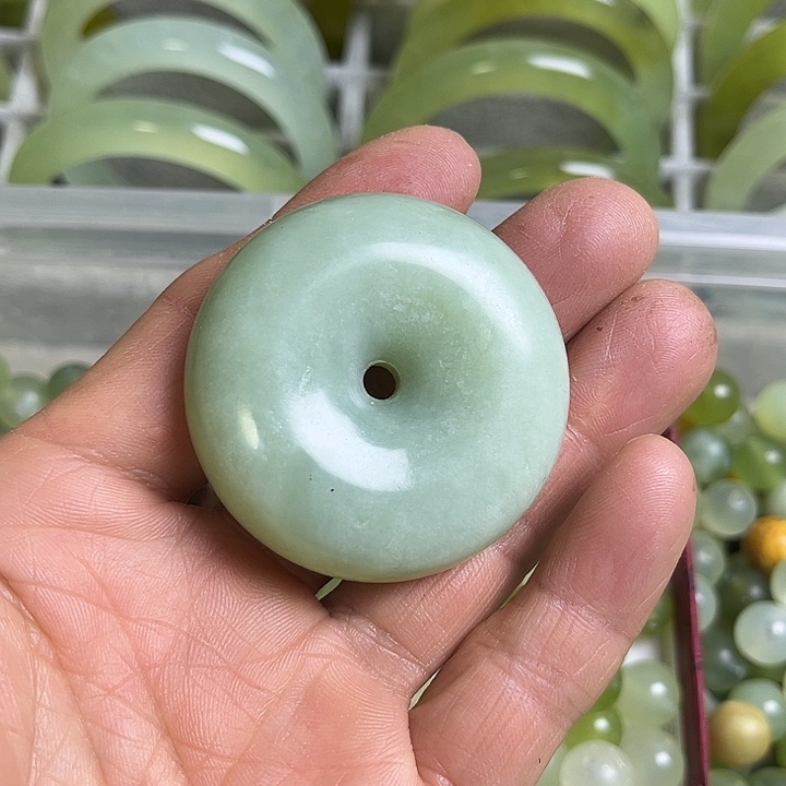 合金蛇纹石玉颈饰