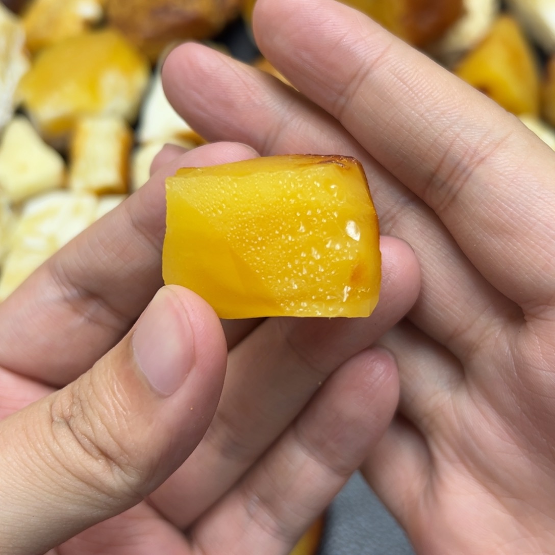 定制琥珀未镶嵌蜜蜡