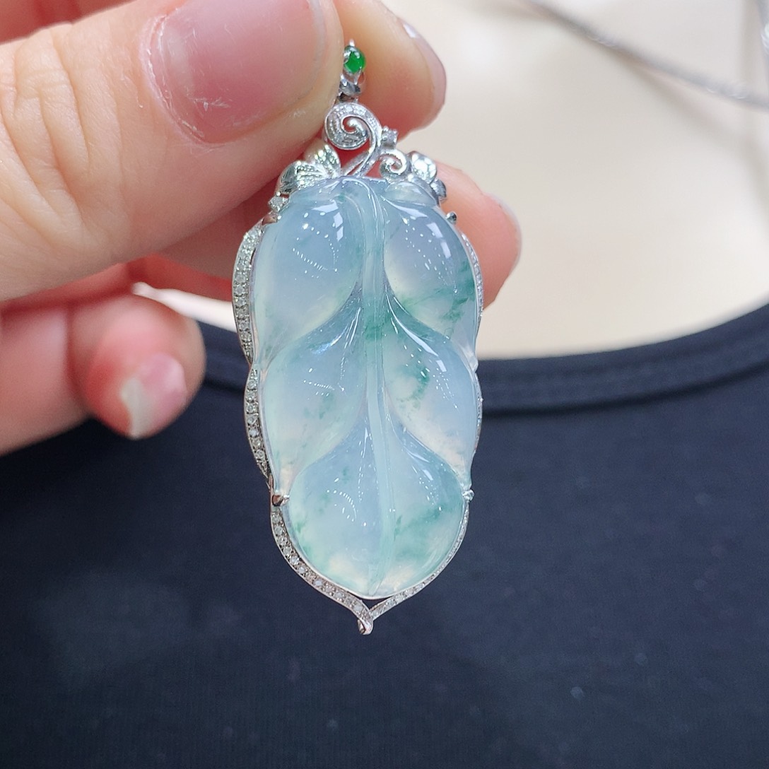 翡翠颈饰18K金镶嵌叶子