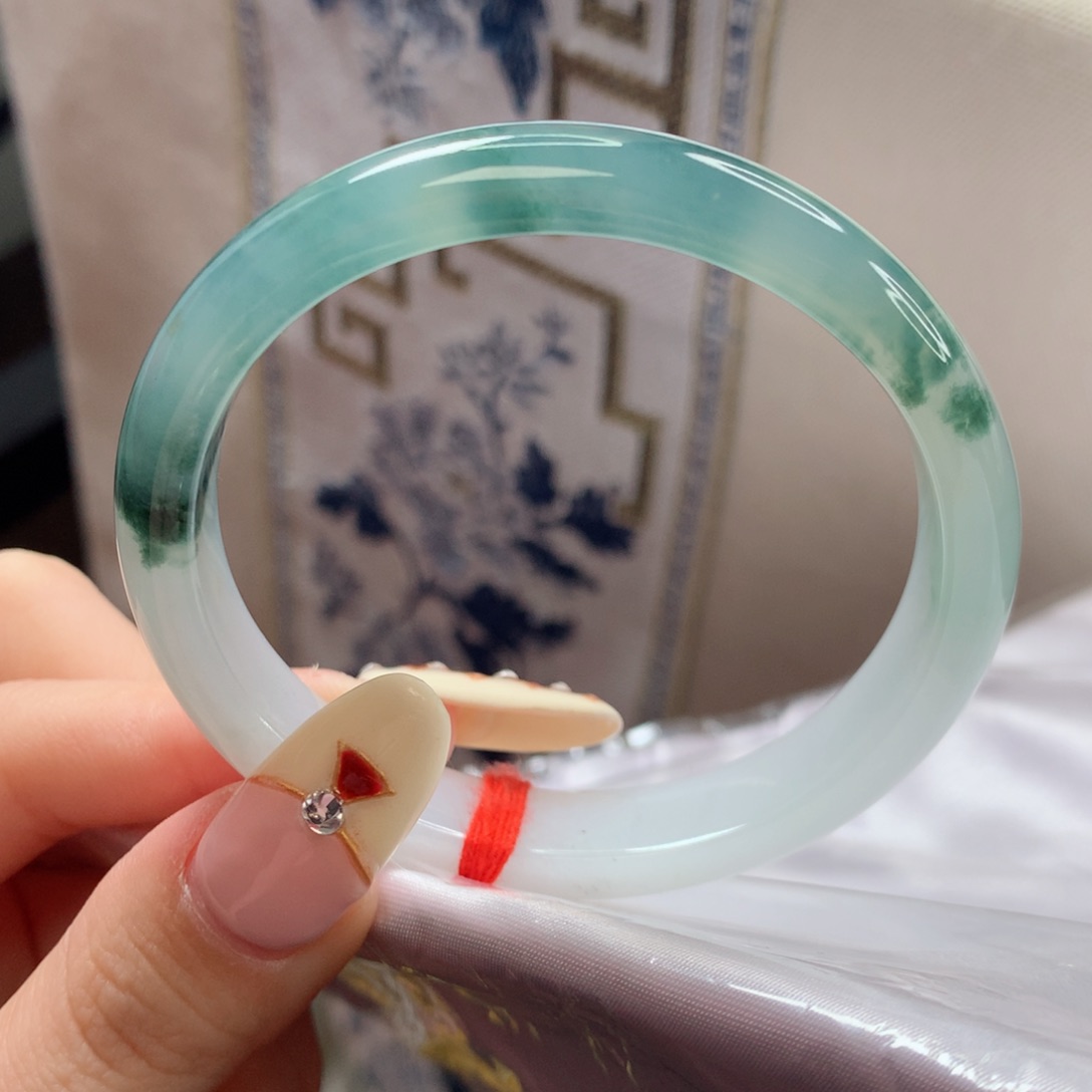 翡翠手镯（贵妃镯）未镶嵌55圈口