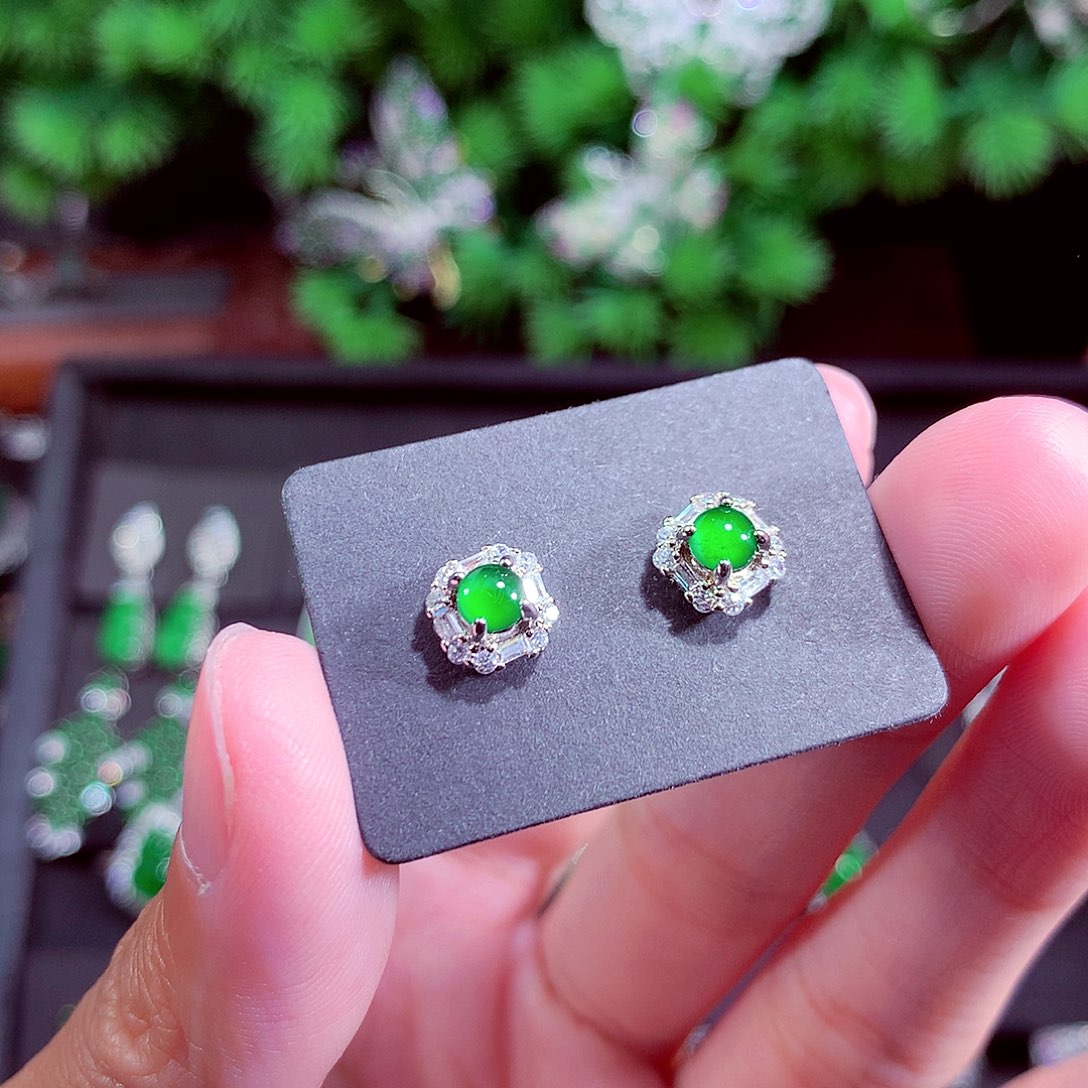 颈饰未镶嵌翡翠天然