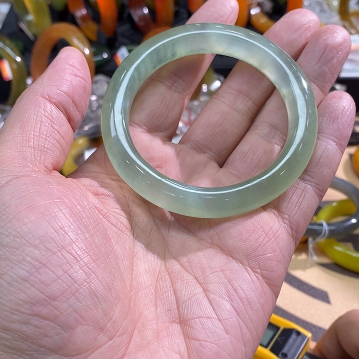 透闪石-蛇纹石玉未镶嵌手镯