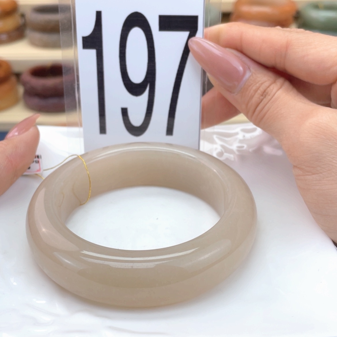 【闪购商品】石英质玉手镯未镶嵌