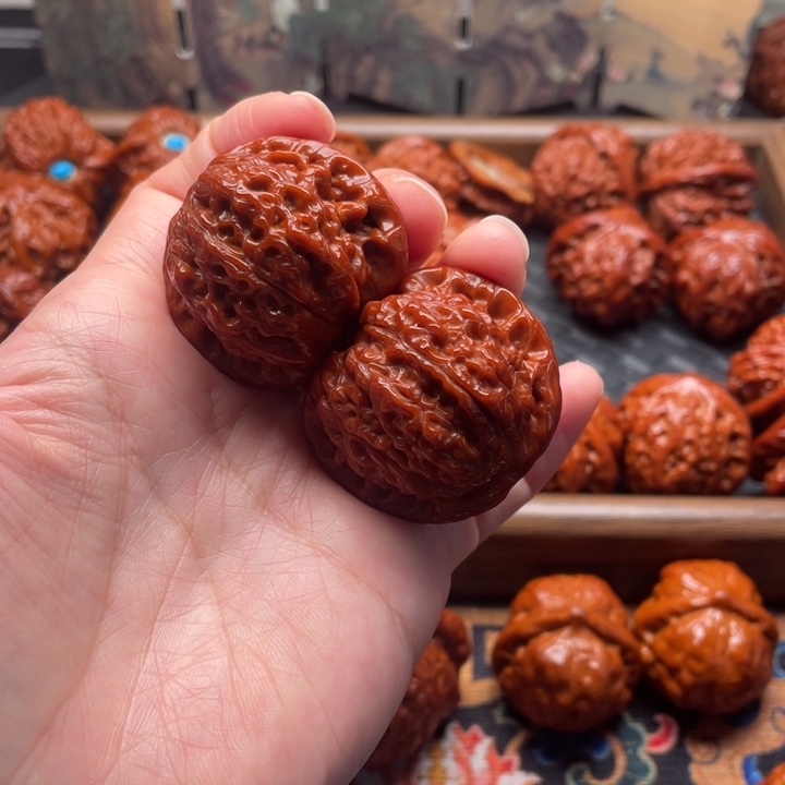 忍***吊坠文玩核桃血麒麟于