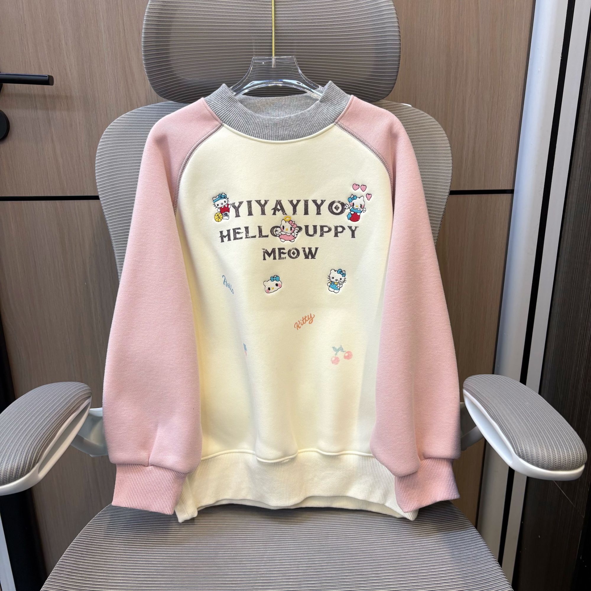 冬款洋气百变凯蒂刺绣加绒女童圆领卫衣 F326   326   S