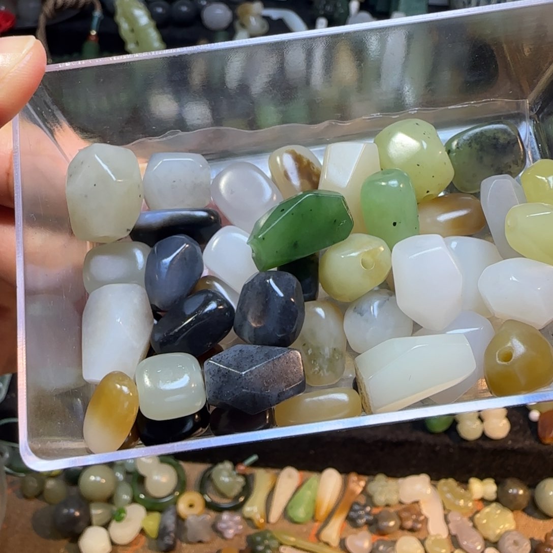 和田玉未镶嵌颈饰棱形切面随形单珠价格发一颗