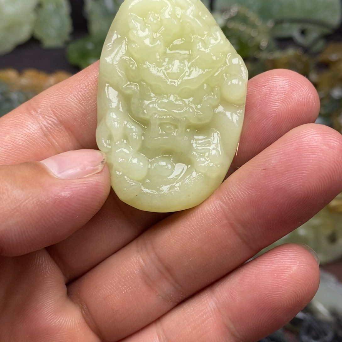 未镶嵌蛇纹石玉颈饰
