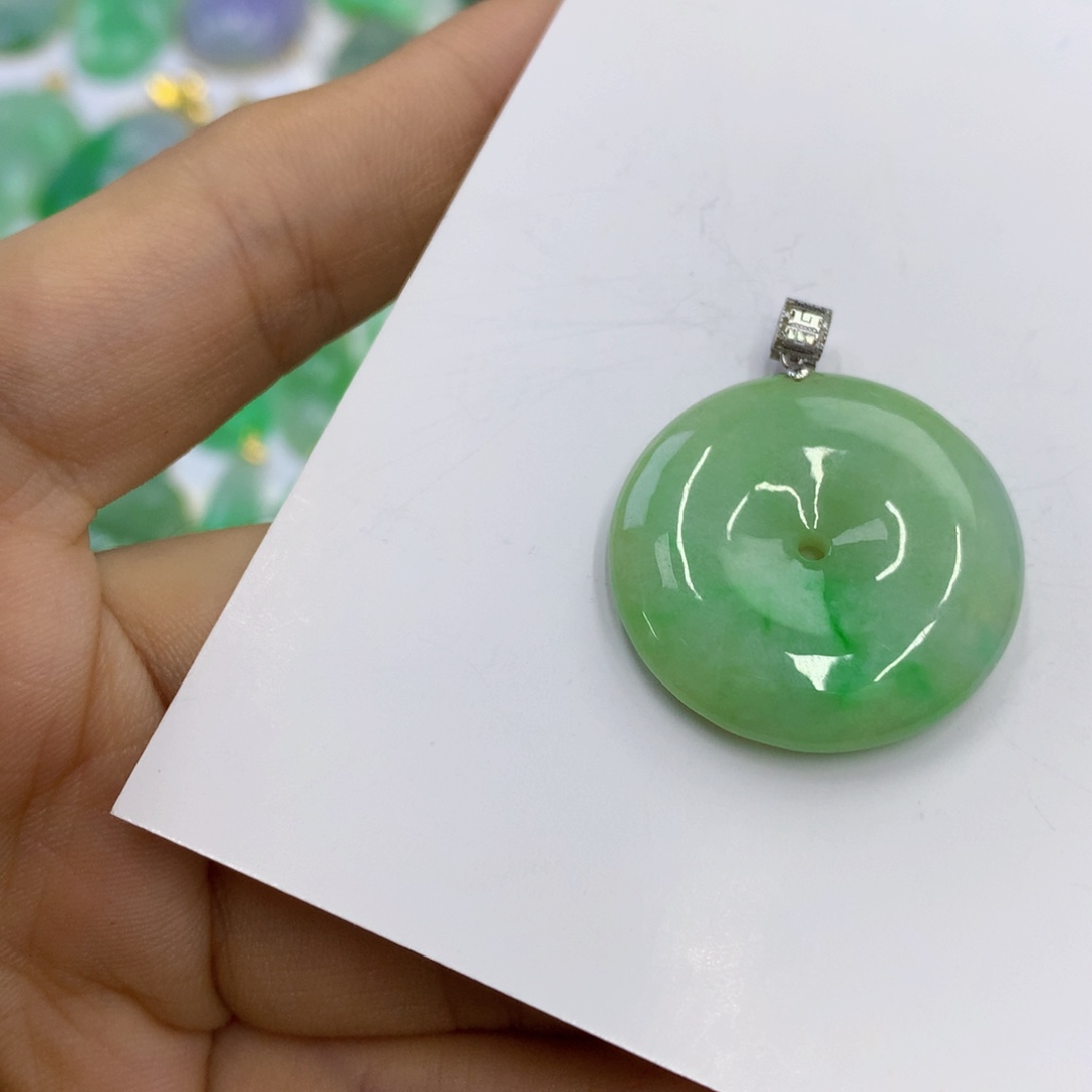 翡翠18K金镶嵌颈饰翡翠