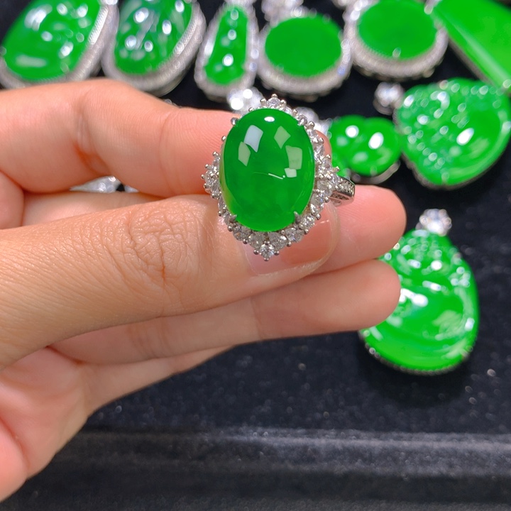 翡翠银S925镶嵌戒指一个