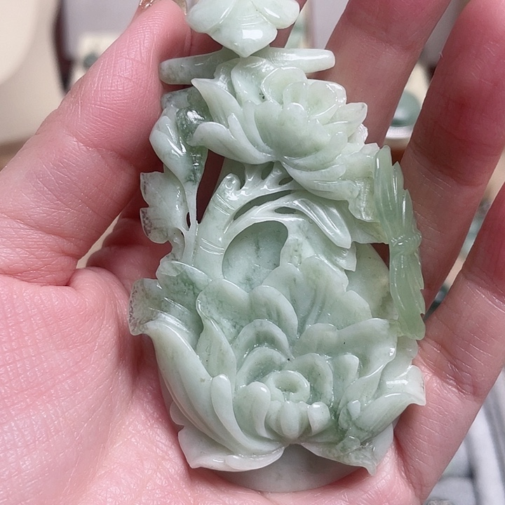 透闪石-蛇纹石玉颈饰未镶嵌