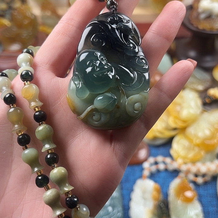 木***楼蛇纹石玉合金颈饰