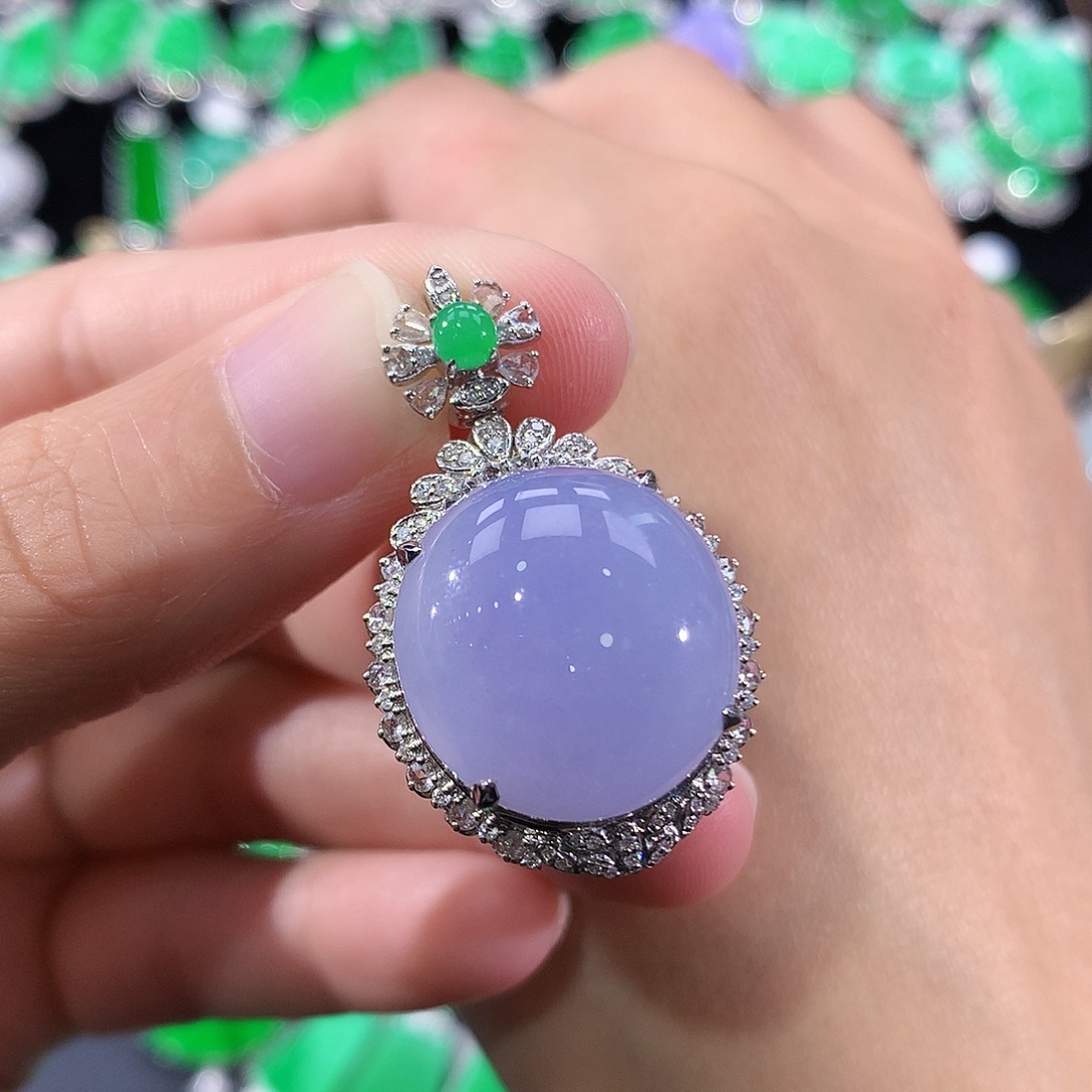 翡翠18K金镶嵌颈饰