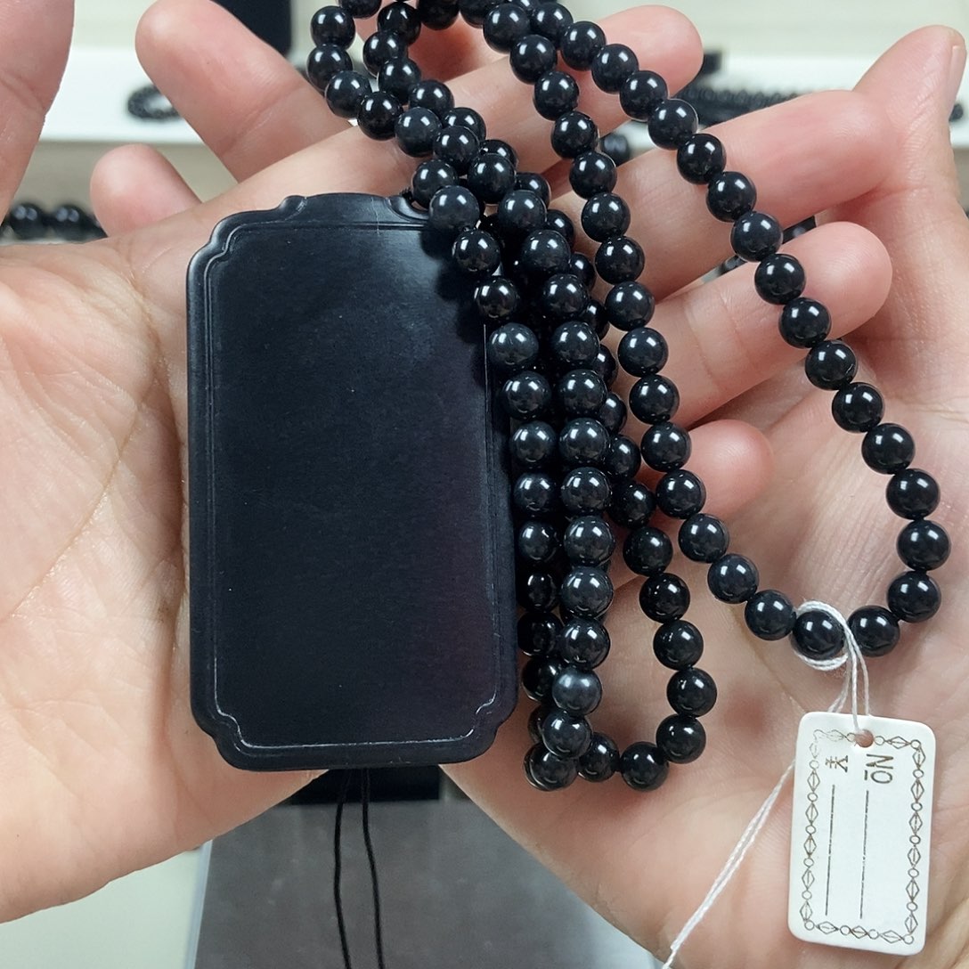 和田玉（墨玉）墨玉无事牌链子未镶嵌看****…