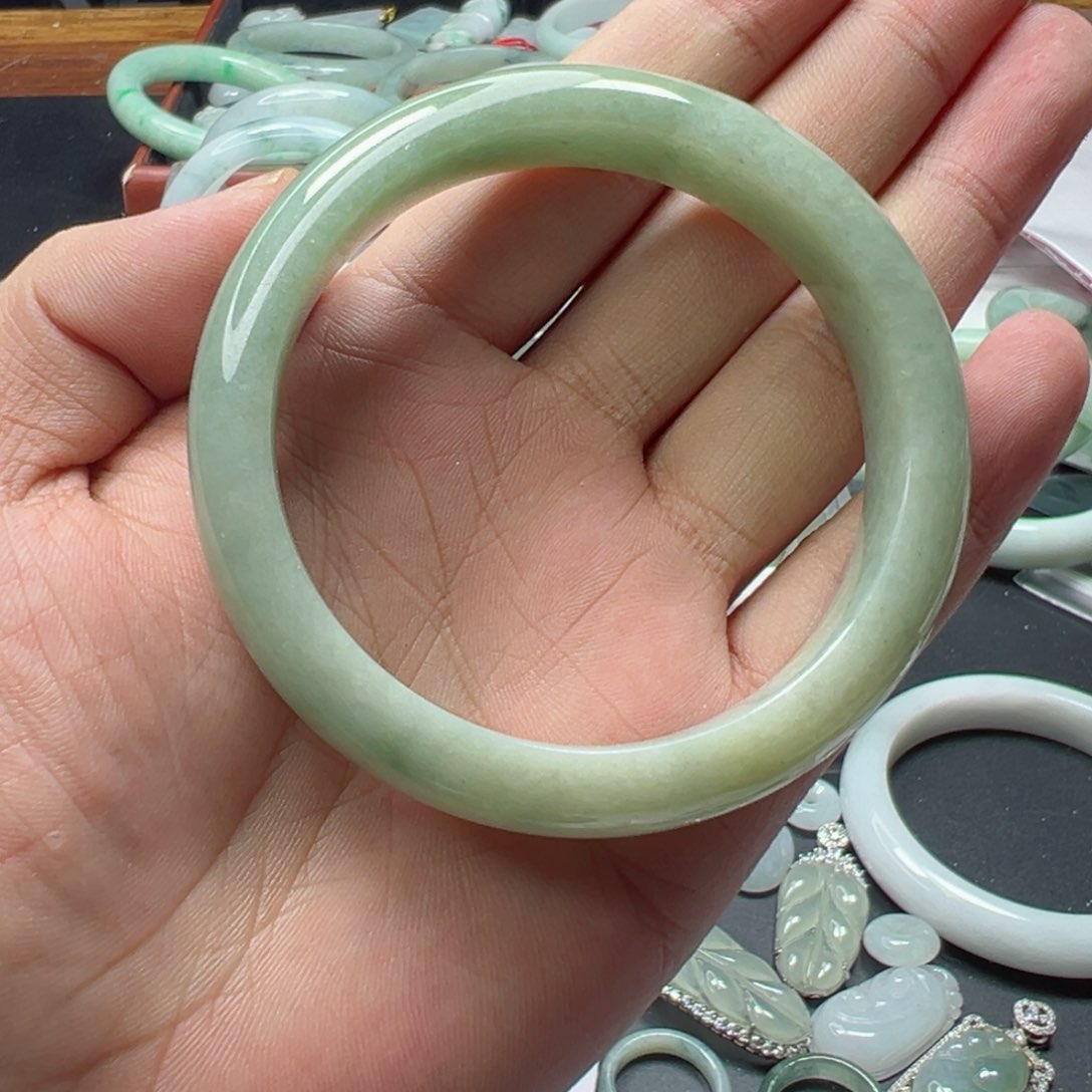 翡翠手镯未镶嵌57.4油青包容