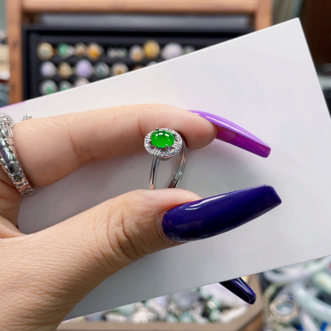 翡翠手镯未镶嵌天然翡翠Ａ货