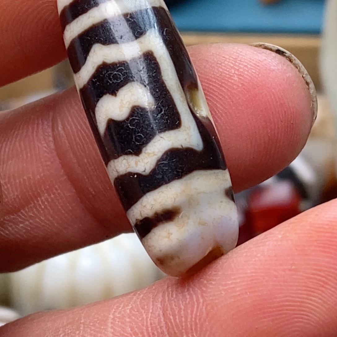 DIY琉璃珠子的颜色是蓝色的