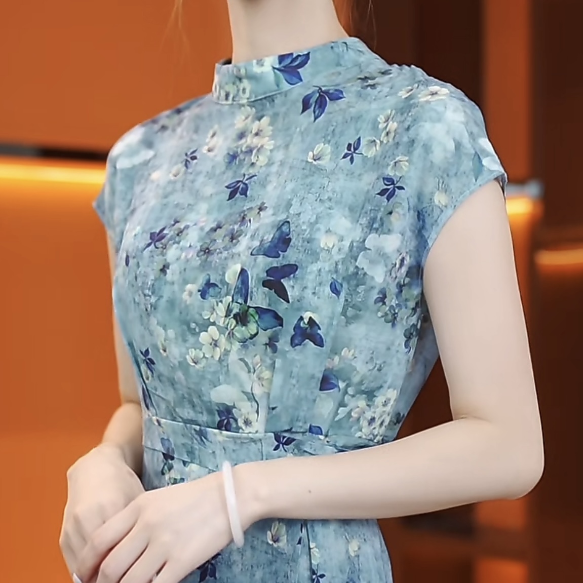杭州正版新款浅蓝蝴蝶印花立领短袖气质显瘦连衣裙女