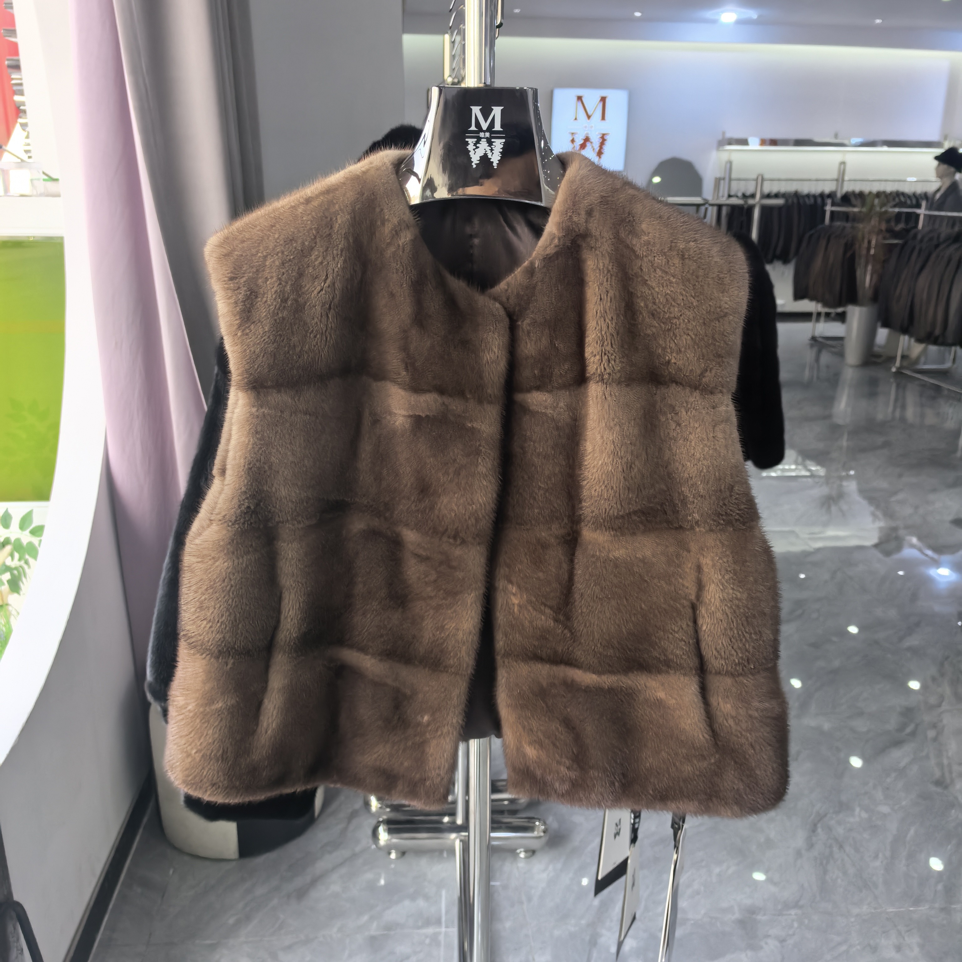 天鹅绒整貂圆领短款皮草马甲女冬