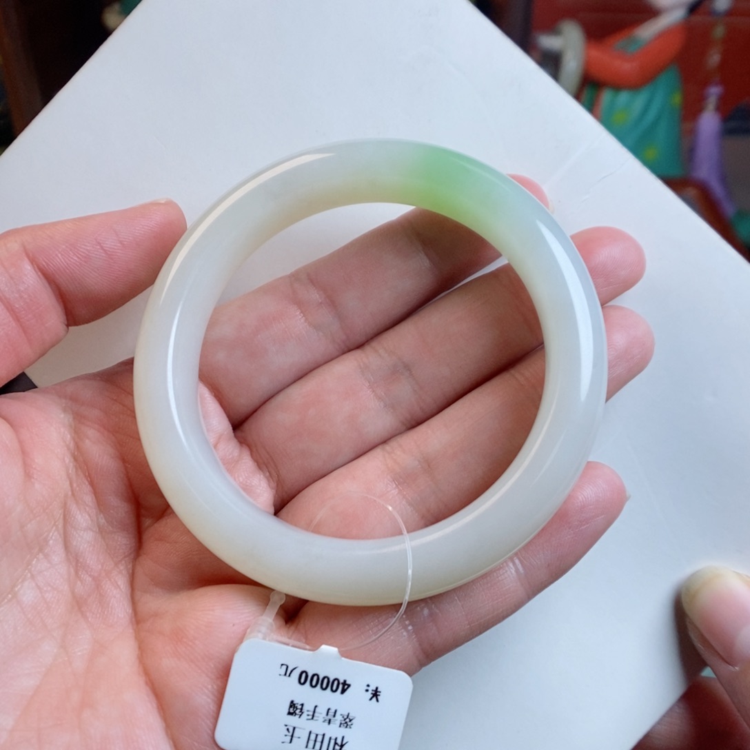 和田玉手镯未镶嵌56.8翠青有石纹