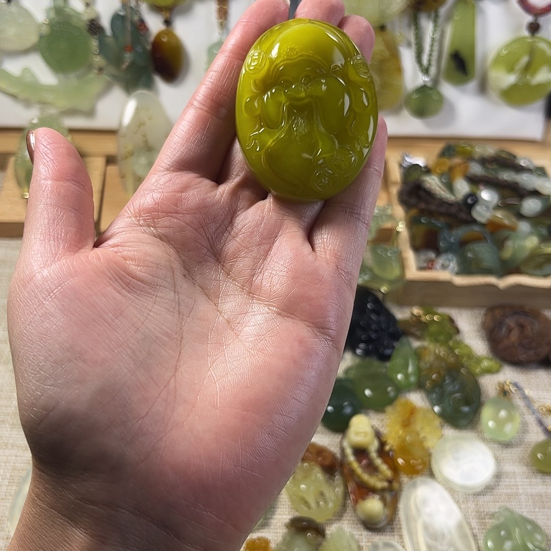 暖****蛇纹石玉未镶嵌颈饰