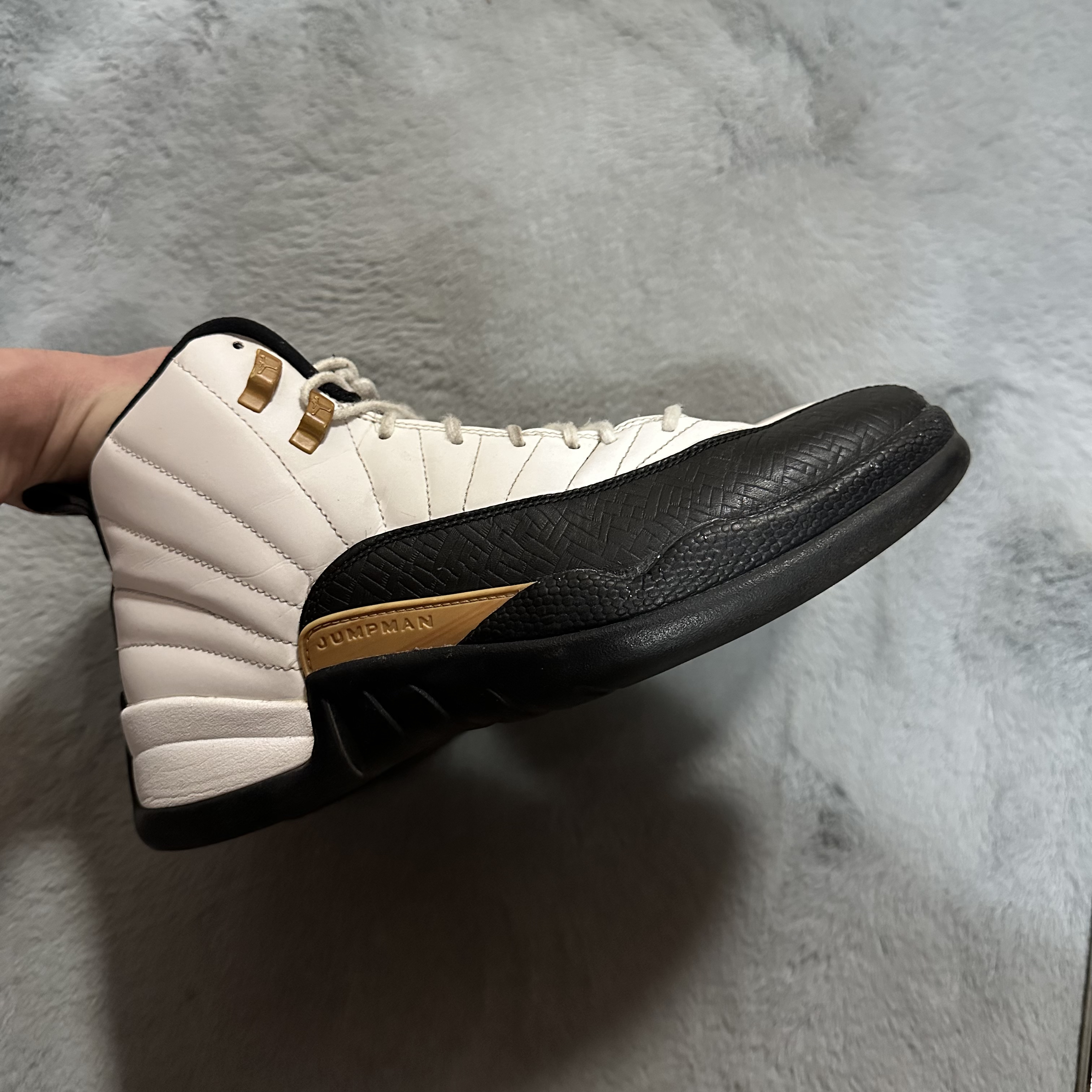 42.5码 aj12中国年 95新带原盒 鞋底磨损小 鞋面新 中古篮球鞋
