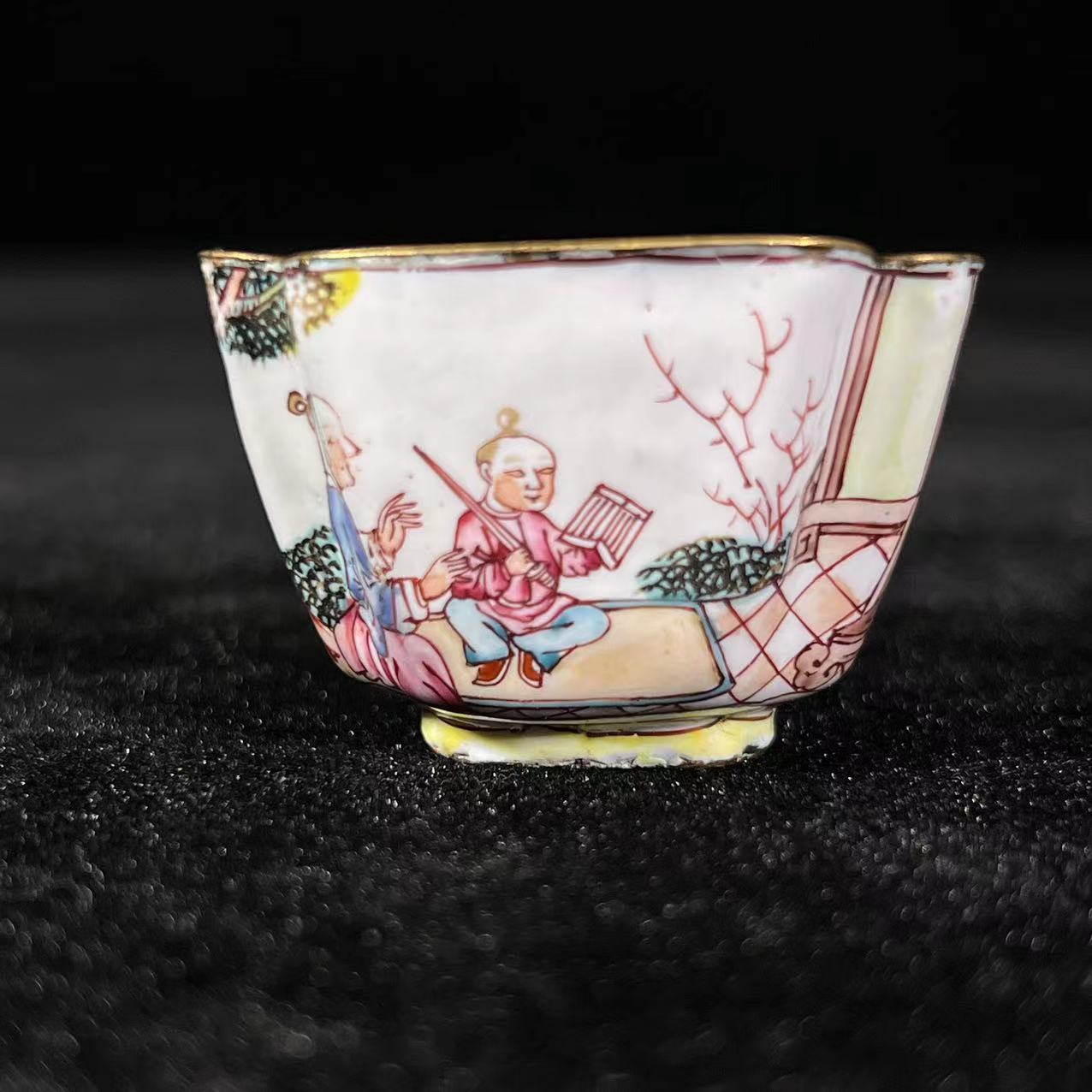 Lot10:  四方倭角铜胎画珐琅茶园D：4.7cm