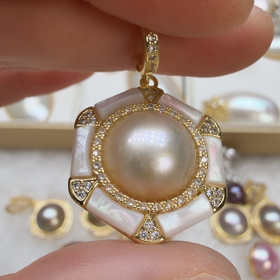 颈饰未镶嵌拼合珍珠（马贝珠）