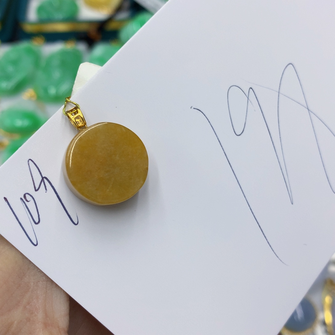 翡翠颈饰18K金镶嵌翡翠