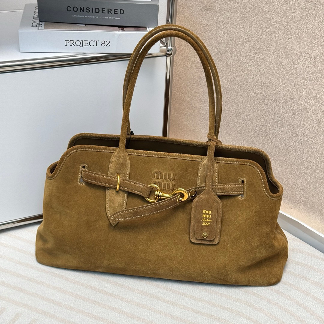 95新 MIU MIU/缪缪 miumiu橄榄绿麂皮 aventure 底长44/672962528