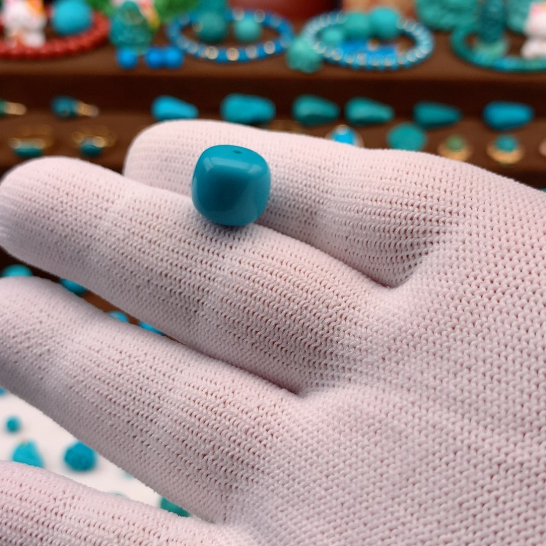 绿松石配饰未镶嵌老***?