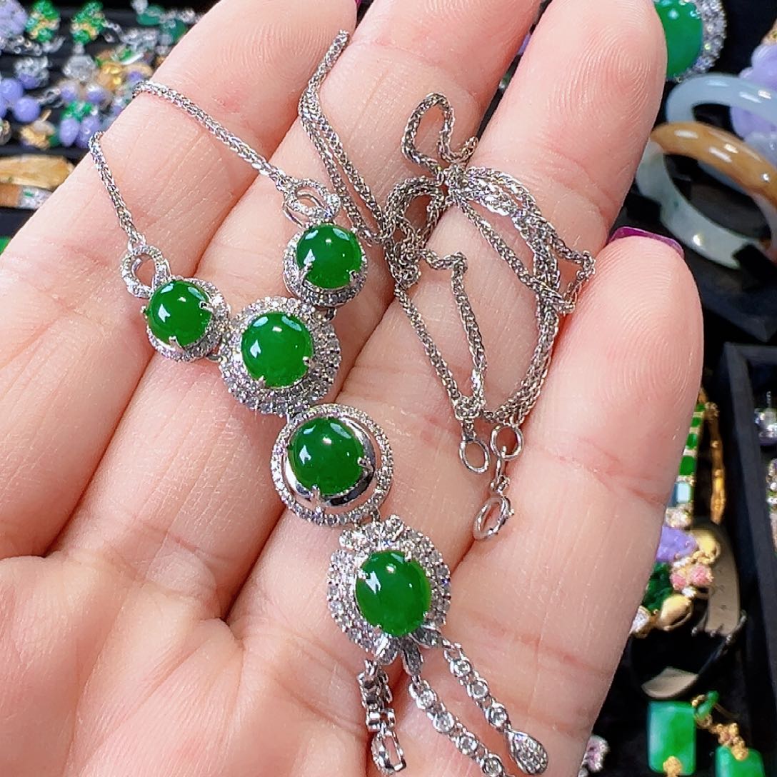 翡翠颈饰18K金镶嵌签收后24小时鉴赏期