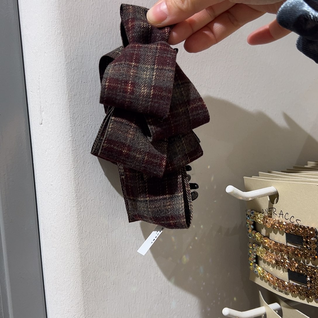 布艺非金属格子香蕉夹