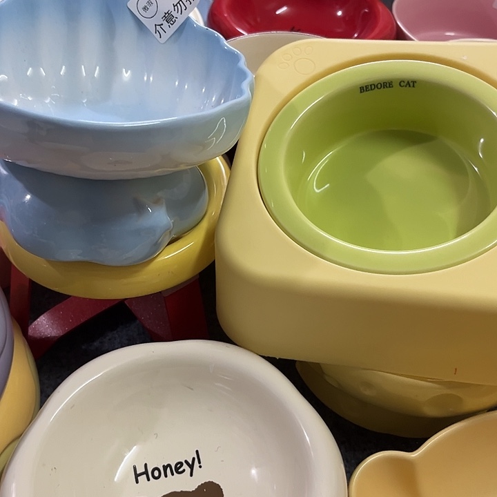 陶两个装陶瓷餐具连接